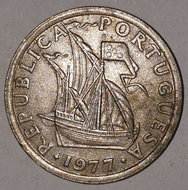 1977 - 2.5 ESCUDOS - 2$50 - 2 1/2 - PORTUGAL - PORTUGUESA - KM#590 - COPPER-NICKEL - PORTUGUESE